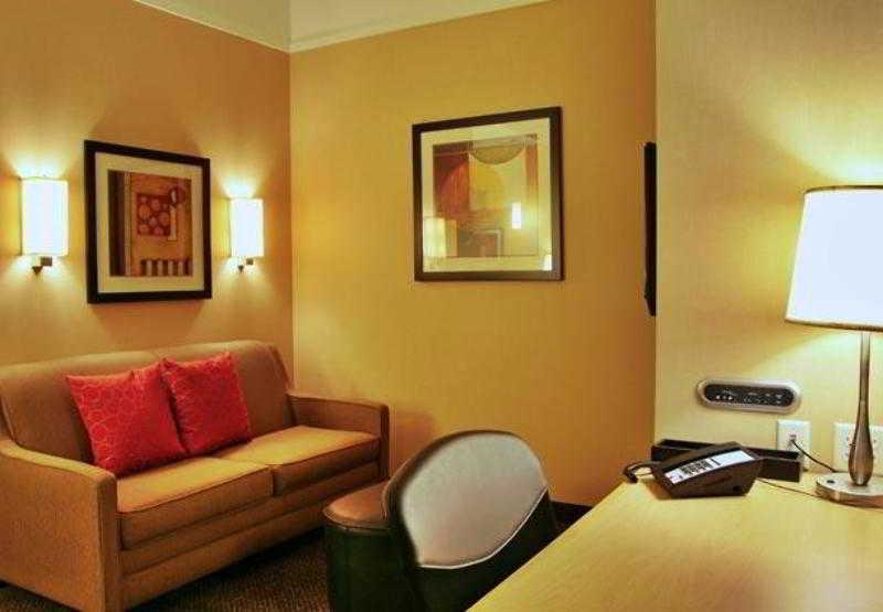 สปริงฮิลล์ สวีท พูโบล ดาวน์ทาวน์ Hotel พัวโบล ภายนอก รูปภาพ